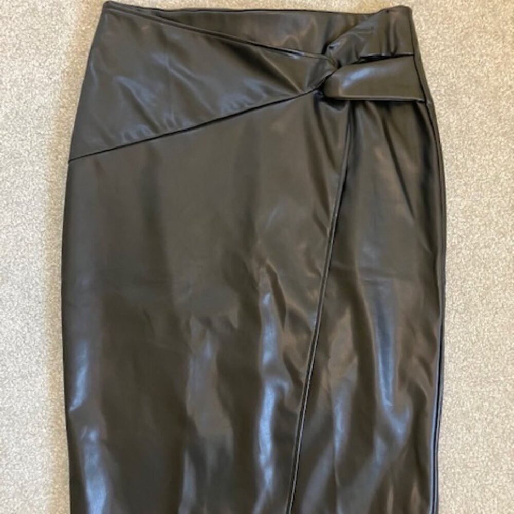 Faux leather stretch skirt